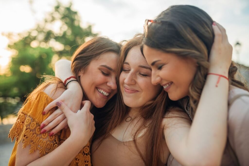 100 nomes para grupo de amigas no WhatsApp: ideias originais e criativas nomes-para-grupo-de-amigas