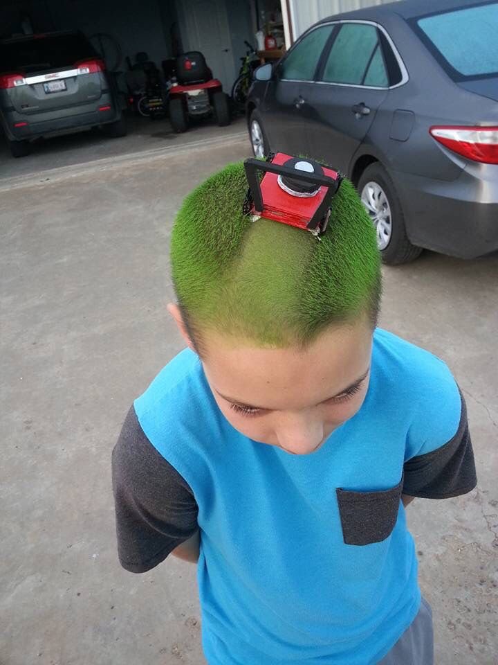 51 ideias de cabelo maluco para menino: da mais fácil à mais criativa cabelo-maluco-menino