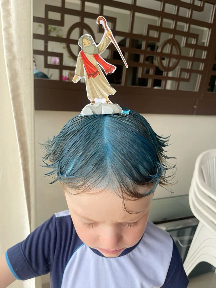 51 ideias de cabelo maluco para menino: da mais fácil à mais criativa cabelo-maluco-menino